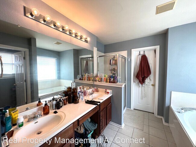 Building Photo - 4 br, 2.5 bath House - 802 Stevenage Dr