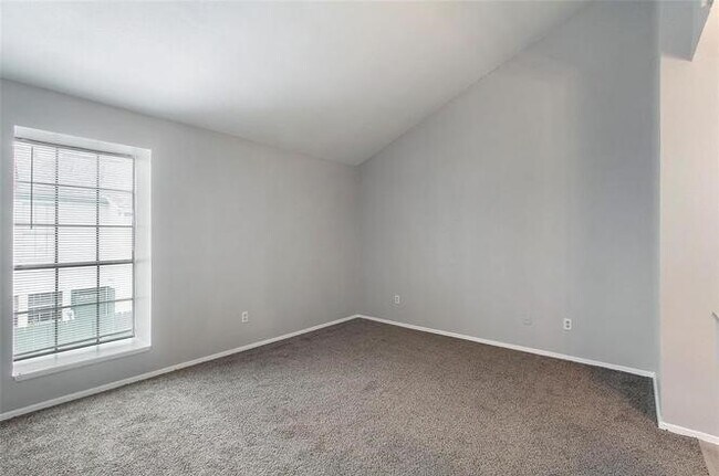 Building Photo - 8704 Victorian Village Dr