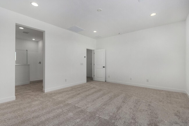 Building Photo - 14807 W Soft Wind Dr