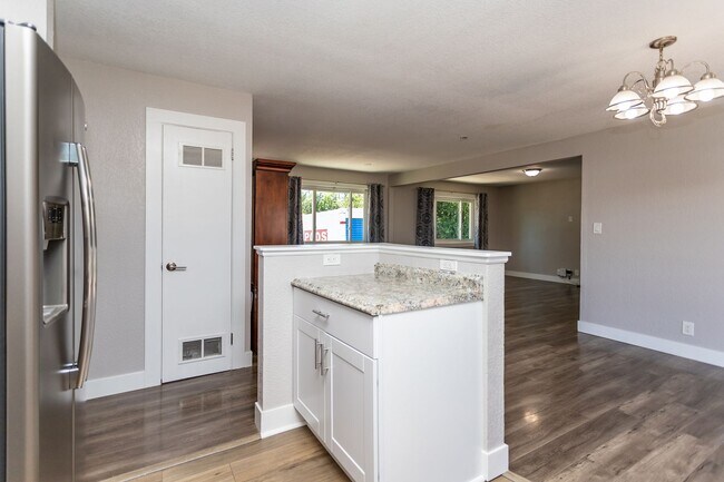 Building Photo - Charming 3BR Home with Updated Amenities &...