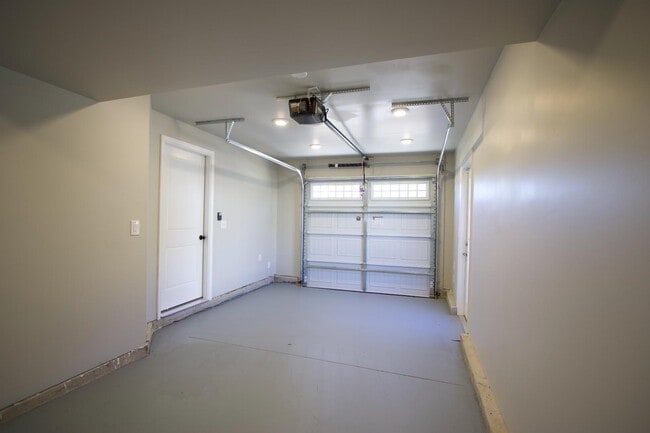 Building Photo - 1011 Chevy Park Lndg