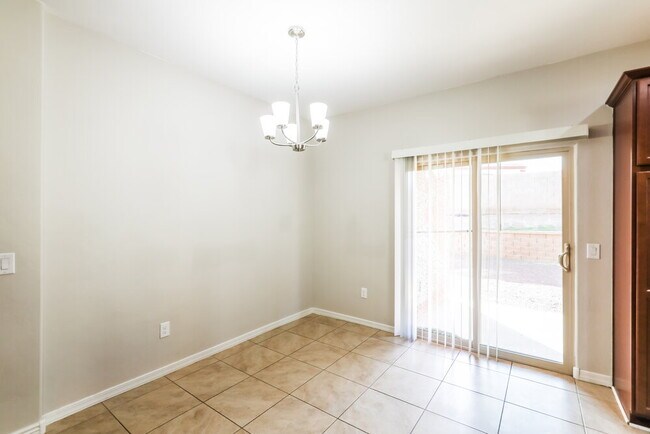 Building Photo - 8225 W Kittiwake Ln