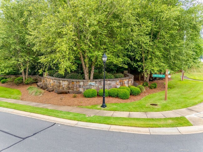 Building Photo - Stunning 4 bedrm, 3.5 Bath home in Chapel Cove of South Charlotte!