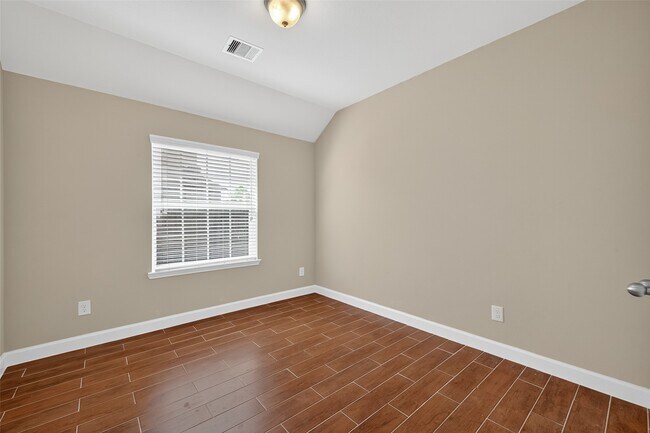 Building Photo - 2000 Water Trace Ct