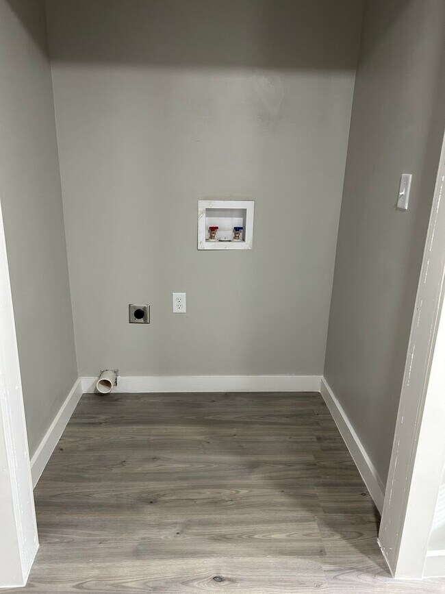 Building Photo - 806 Lexington