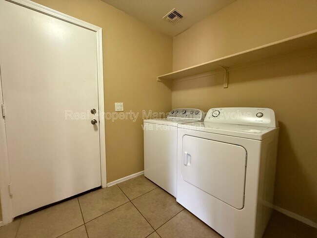 Building Photo - 1526 S 217th Dr