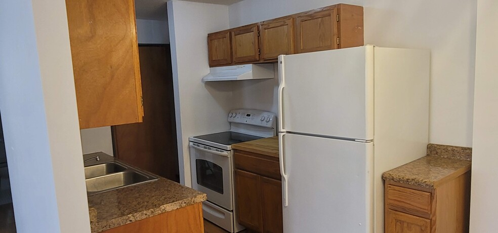 Kitchen - 2616 Harriet Ave