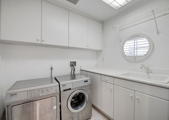 Building Photo - Amazing LARGE home in Ladera Ranch!