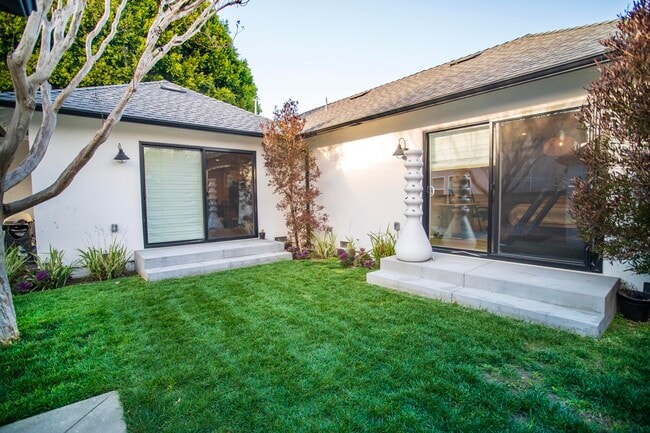 Building Photo - 5856 E Pavo St