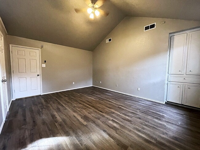 Building Photo - Large, Recently Remodeled 3/22 Right Across from North Ridge Elementary!