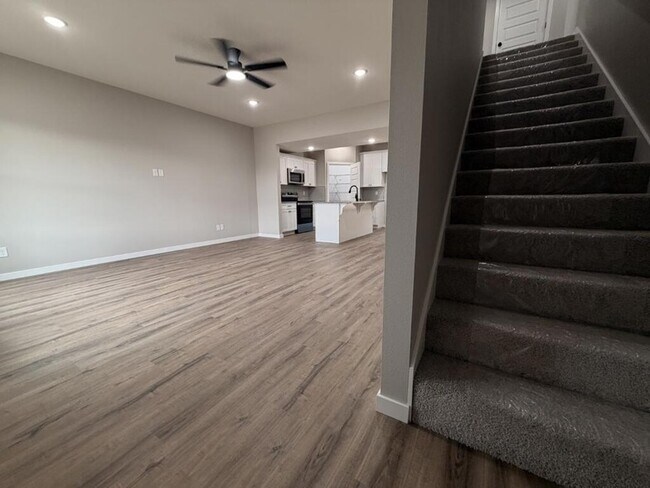 Building Photo - 939 Holstein Ln