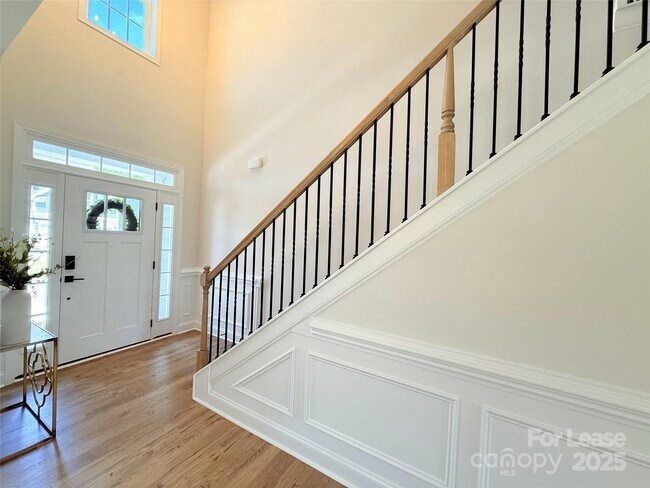 Building Photo - 5084 Silver Crk Ln