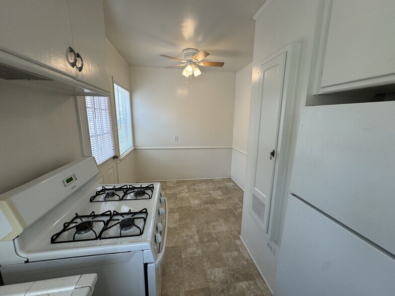 Building Photo - 11653 Magnolia Blvd