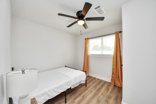 Building Photo - 5115 Clay St