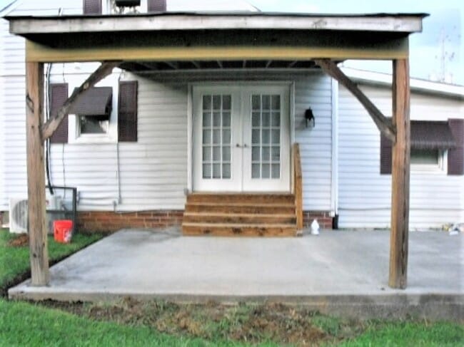 Building Photo - THIS COULD BE YOUR NEW HOME, BUSINESS, OR BOTH!