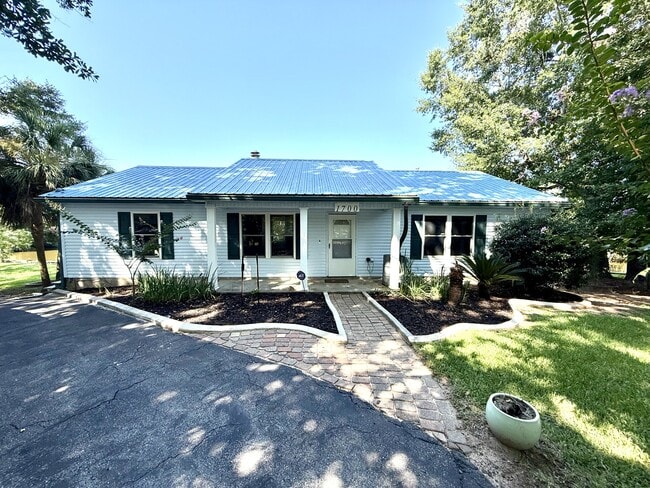 Primary Photo - 1700 Lucina Cove