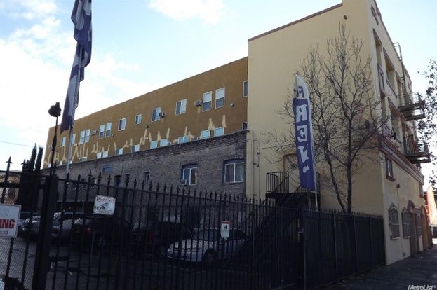 Building Photo - 418 N California St