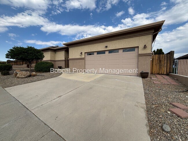 Building Photo - Golf Course Living with Mountain Views & Detached Casita