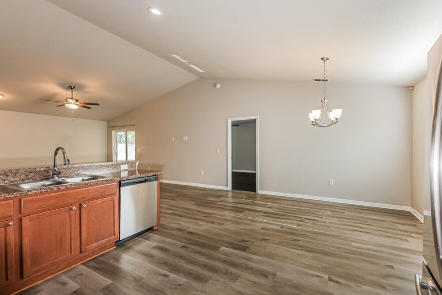 Building Photo - 34835 Redding Ln