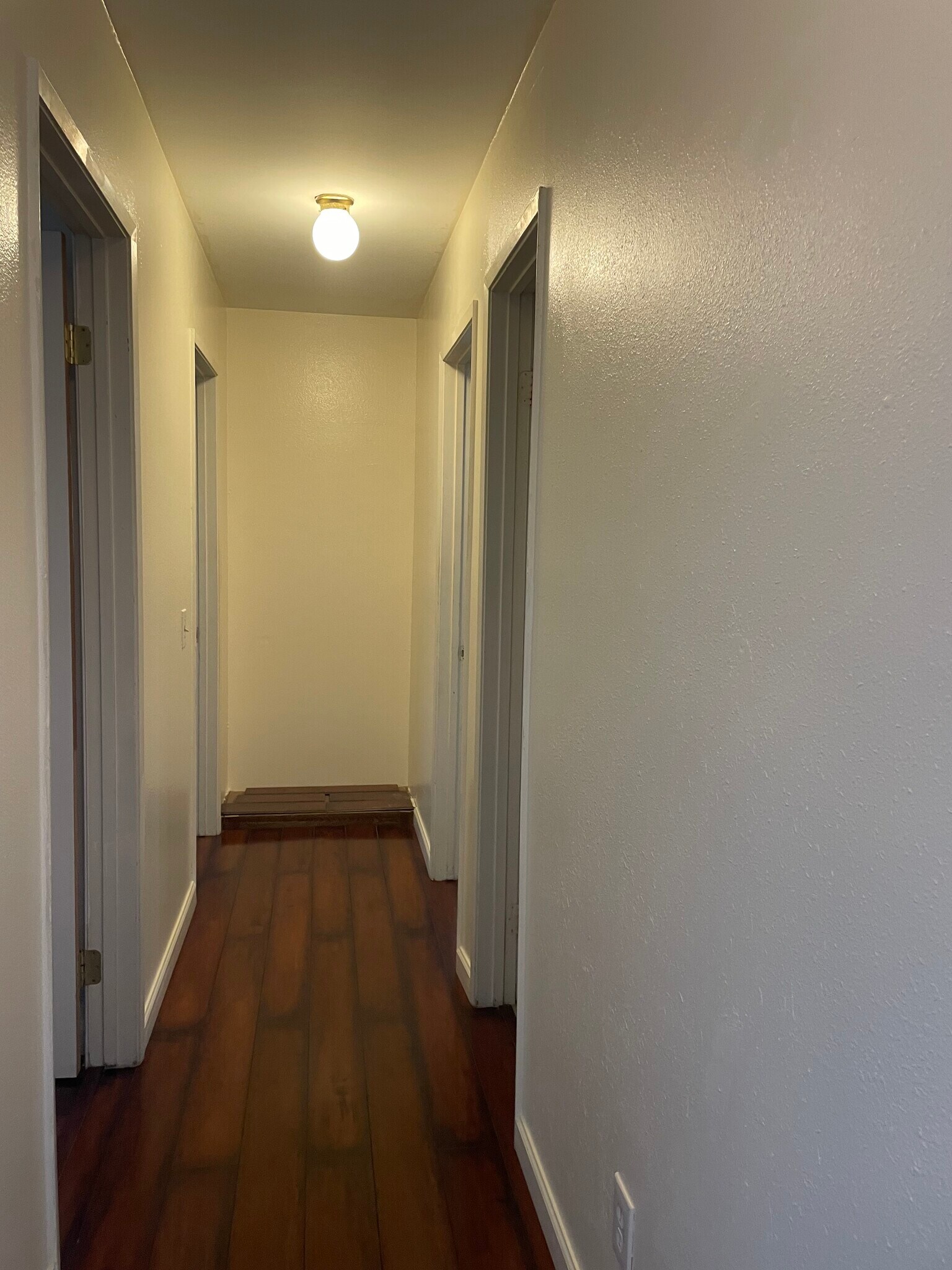 Building Photo - 935 Ramona Ave