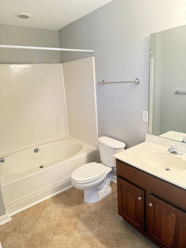 Building Photo - Updated 2 Bed, 2.5 Bath Townhome | Prime Lake Norman Location