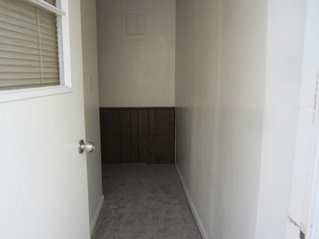 Building Photo - 108 S Main St