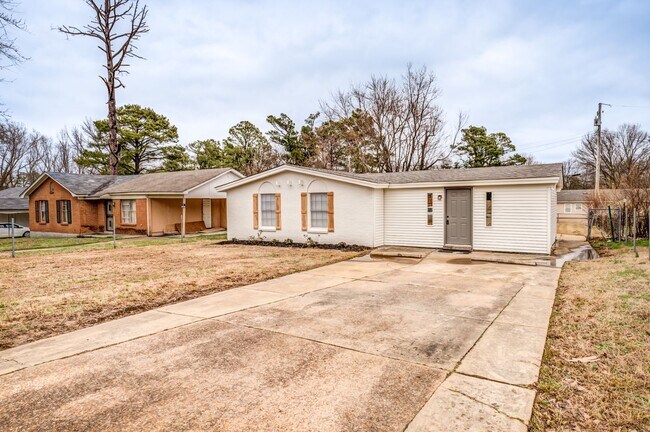 Building Photo - 4980 Vickie Dr