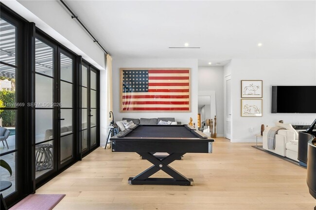 Building Photo - 2015 Country Club Prado