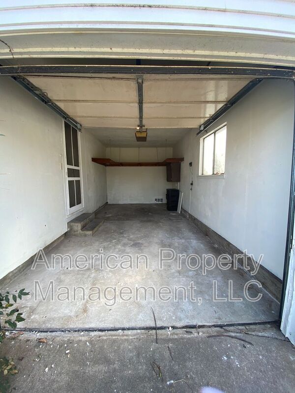 Building Photo - P2-1Q- 2808 E. 1st Pl.