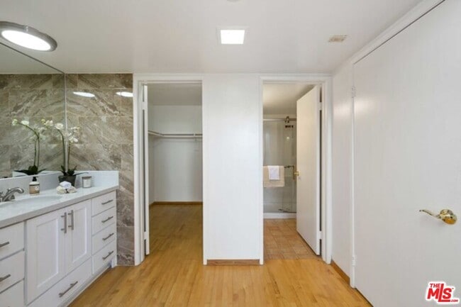 Building Photo - 10535 Wilshire Blvd