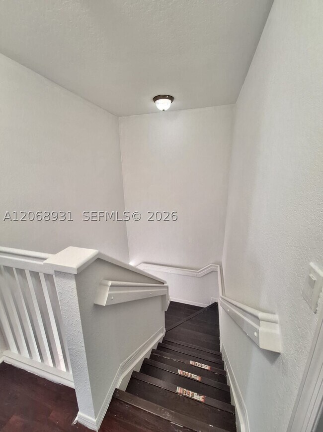 Building Photo - 1654 SE 31st Ct