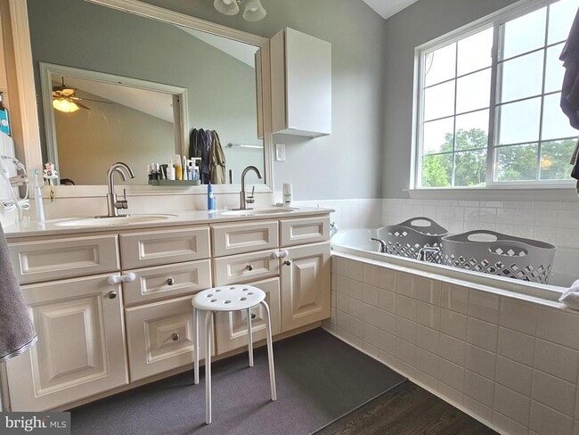 Building Photo - 14222 Hunters Run Way