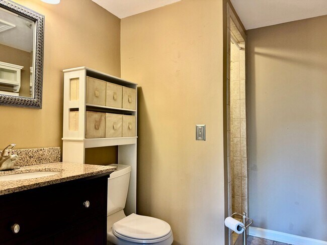 Building Photo - Nice 5BR Home in Perfect Location