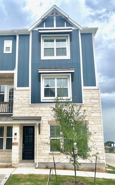 Building Photo - 800 Concan Dr