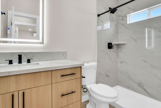 Building Photo - Newly remodeled 2 bed 1 bath with washer &...