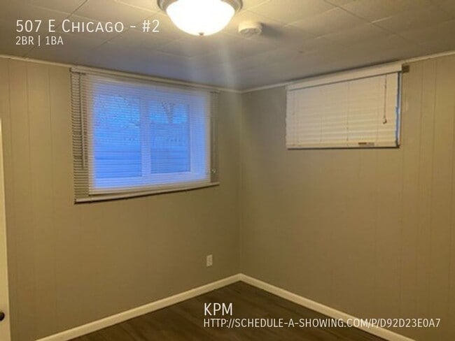 Building Photo - 507 E Chicago-#2