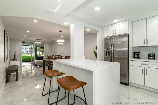 Building Photo - 9523 S Hollybrook Lake Dr