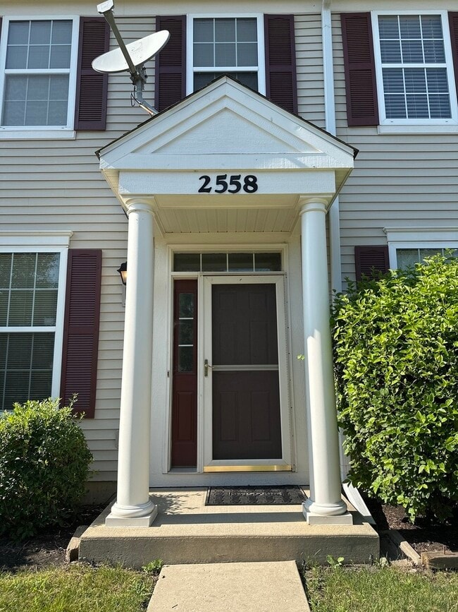 Building Photo - 2558 Providence Ave