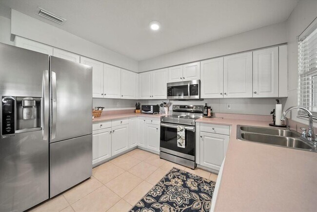 Building Photo - 2100 S Daytona Ave