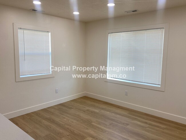 Building Photo - Adorable 3 Bed Bungalow
