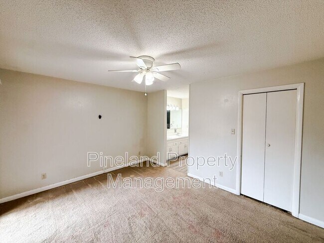 Building Photo - 888 De Paul Dr