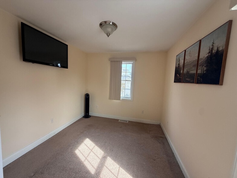 Building Photo - 34 Bingham Ave