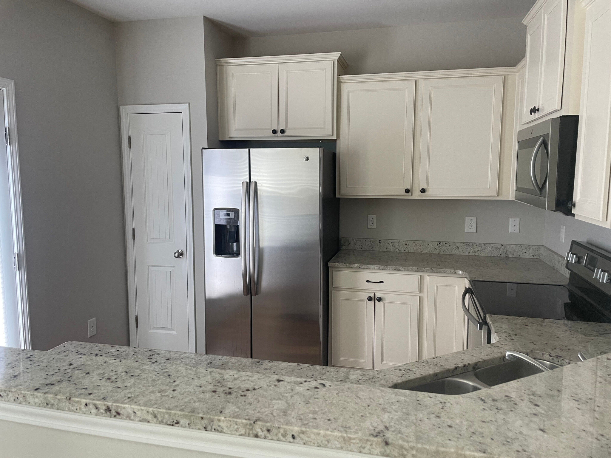 Building Photo - Room in Townhome on Kudzu St