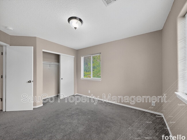 Building Photo - 661 NW Connell Ave