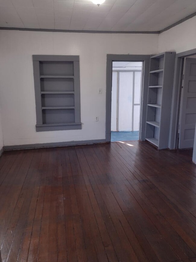 Building Photo - 1528 E 3rd Ave