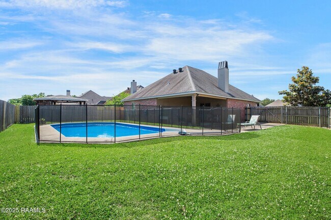 Building Photo - 201 Sandhill Crane Dr