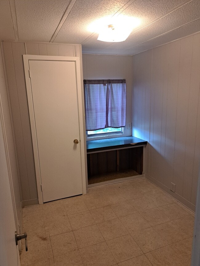 Building Photo - 64 Dakota St