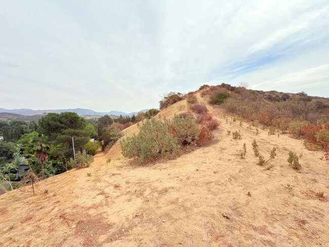 Building Photo - Luxury 3-Bedroom + Bonus Room Home in Gated Shadow Hills Community – Short & Long Term Available