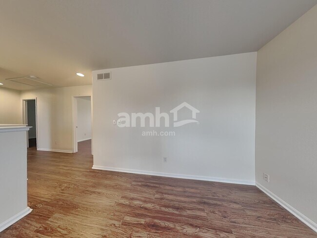 Building Photo - 1134 Sunbird Ave