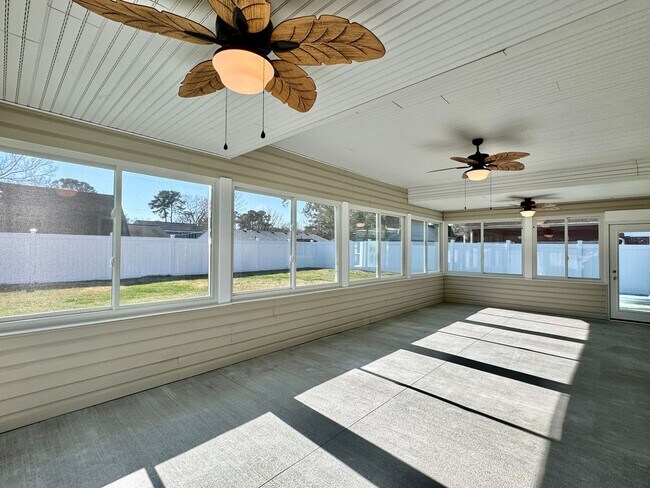 Building Photo - READY 08-26-25!! 3-Bedroom Ranch W/Fenced ...